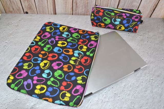  Colour Pop Headphone Print Laptop & Pencil Case Set 
