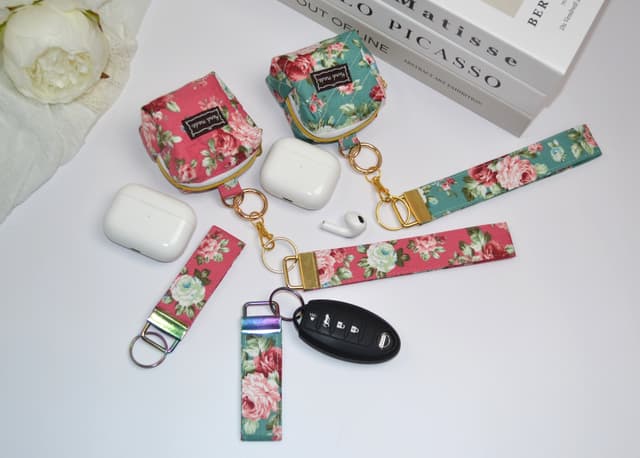 Rosy Garden Quilted AirPods Set, Pink and Teal